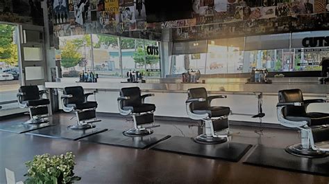 I don't even wanna give this place one star,. . Hair salons walk ins